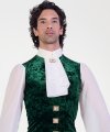 Casacca con Jabot e Gioielli
