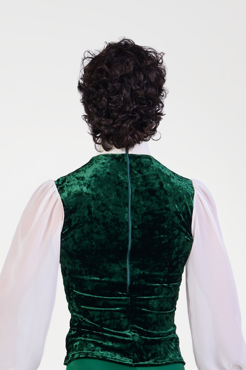 Casacca con Jabot e Gioielli